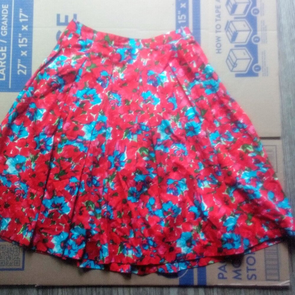 Women's Talbots red floral flare pleated skirt size 2